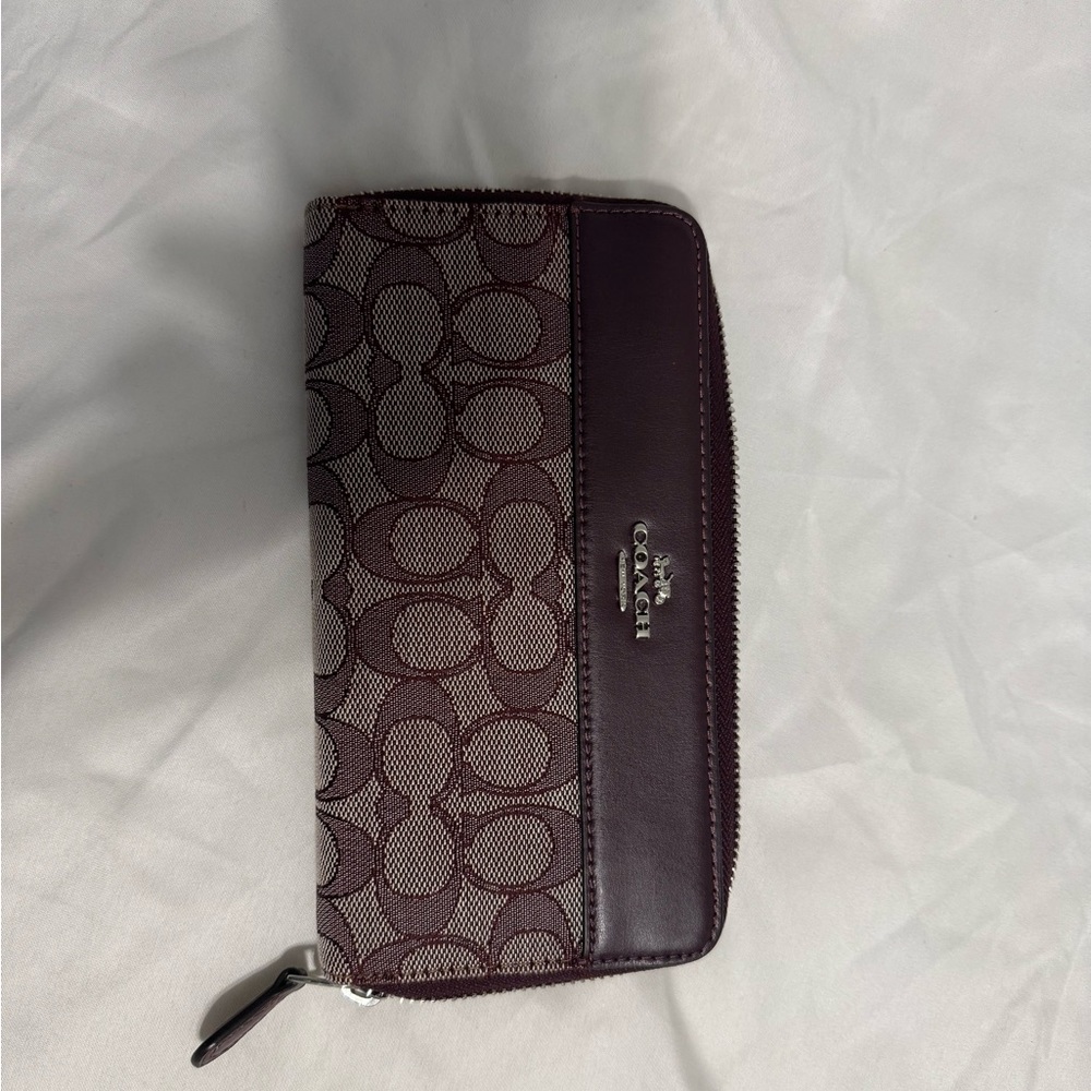 Coach long zip around